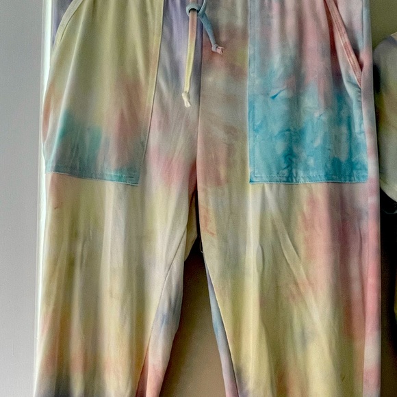 Cute Tye Dye tshirt & jogger set - Picture 3 of 3